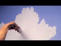 Imagen del vídeo How to Paint Clouds in a Room - Mural Joe