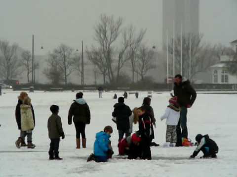 Ice-skate and joy on theice on the biggest lake Copenhagen First time since 