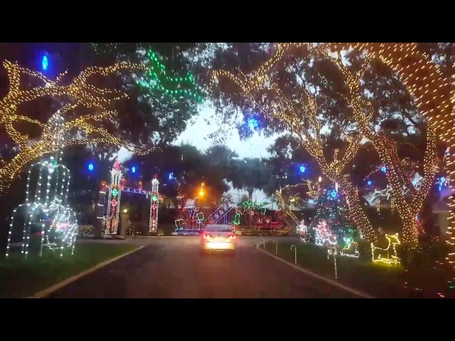 Beautiful Christmas Display Near Jupiter, FL - Video