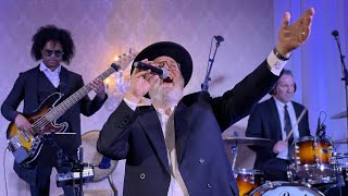 Michoel Schnitzler Rocking A Hora Set with A Team Orchestra!