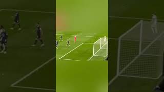 Karım Benzema Bomboş Pozisyonda Topu Dışarı Atıyor Real Madrid Manchester City
