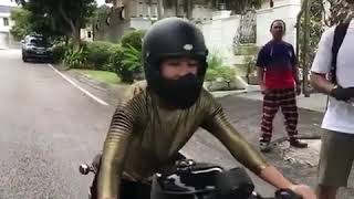 Tudia Janna Nick bawak Harley sampai terbakar seluar 😂