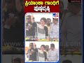 Flower shower for Priyanka Gandhi #Tv9S #Priyankagandhi