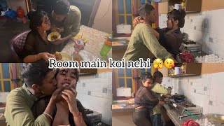 Sagar Or Main Akle Room Main