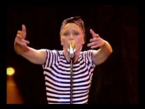 Madonna - 14. La Isla Bonita (The Girlie Show - Live Down Under...
