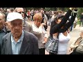 довольно грубо их утаскивает. Свинтили 