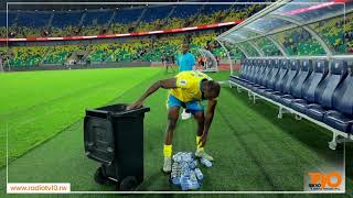 Kavita Yasukuye Aho Abakinnyi Bu Rwanda Na Bénin Bari Bicaye, Atoragura Amacupa Yose Yamazi