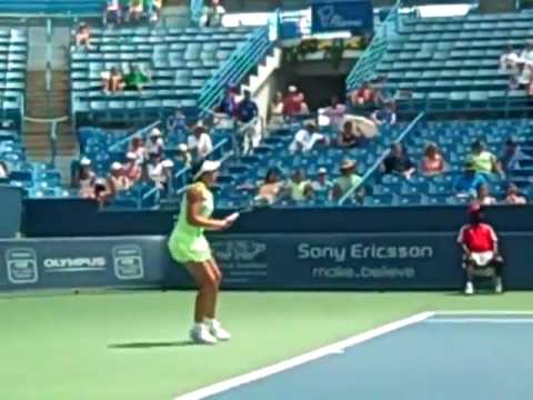 Marion バルトリ advances over Caroline Wozniacki at the Western ＆ Southern Women's Open