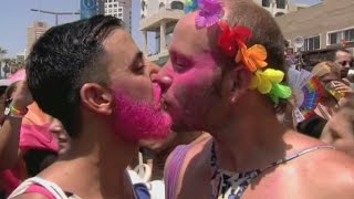 Video: Gay Pride 2017 in Tel Aviv, Israel attracts 1000's of Homosexuals