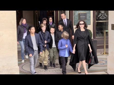 EXCLUSIVE : Angelina Jolie and all her 6 kids go visit the Louvre Museum in Paris