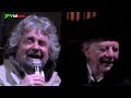 Beppe Grillo e Dario Fo, insieme sul palco dello Tsunami Tour a Milano.