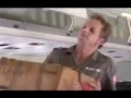 Tall people prone to accidents on the plane 个子高的人在飞机上容易发生意外