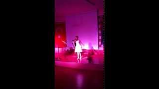 Özge Özçelik Şiir Performans