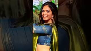Malavika Mohan Hot Whatsapp Status