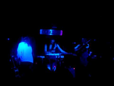 Thao&Mirah- Live at The Detroit Bar- Squareneck