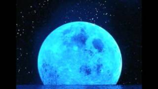 Watch Chris Isaak Blue Moon video