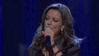 Watch Martina McBride Over The Rainbow video