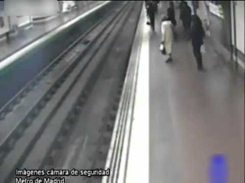 Случай в метро - Искра человечности