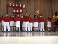 Mi niño cantando el 10 mayo.