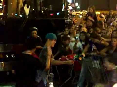 justin bieber water fight. Justin Bieber water fight MN