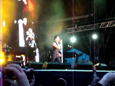 Depeche Mode -Hole To Feed- live