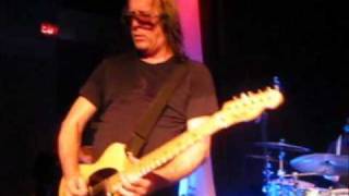 Watch Todd Rundgren Cross Road Blues video