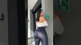 Siyah Taytlı Adriana Olivarez Twerk Dansı Yapıyor