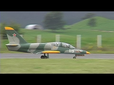 Turbine powered RC jet plane crashes after flameout