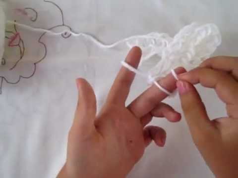 Watch Tejer una flor con los dedos (Truecarte)