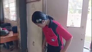 Berlian Lost Her Key Watch How Her Friends Offer Help Using English Expressions