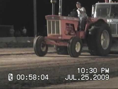 Allis-Chalmers D21 pulling and a Allis-Chalmers 7060.