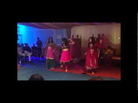 desi pakistani girls hot mehndi dance must watch- not a mujra...