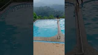 Kolam Renang Di Atas Awan Sokolangit