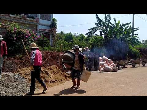 Nghề thợ xây mương làm đường việc nặng lương bèo.