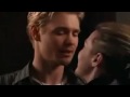 lucas e peyton dopo la vittoria ita