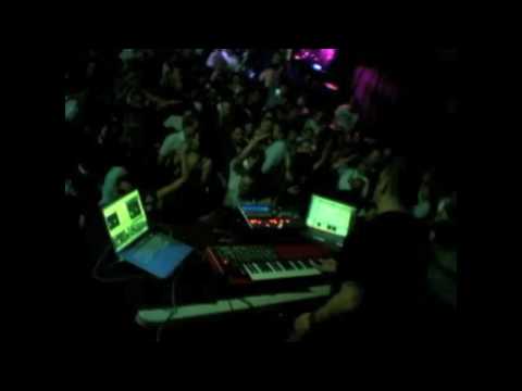 M.I.K.E. aka Plastic Boy - Silver Bath // LIVE //