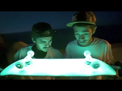 CARLOS LASTRA V.s. VINNIE BANH - GLOW IN THE DARK GAME OF S.K.A.T.E. !!!
