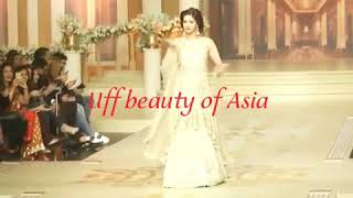 Qamar Falling Down During Ramp Walk