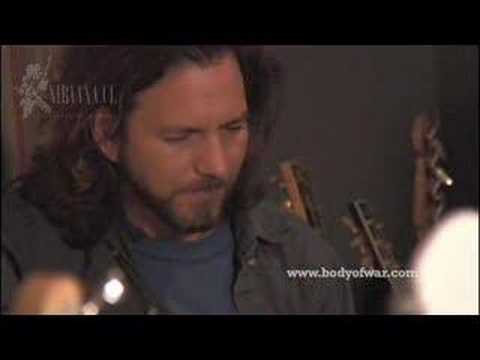 Ed Vedder Tomas Young' Body of war' by wwwnirvanacl