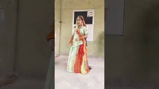 On Thari Gunghatiya Par More Bole