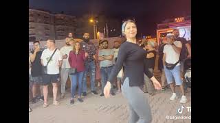 Türbanli Güzel Bayan Dans