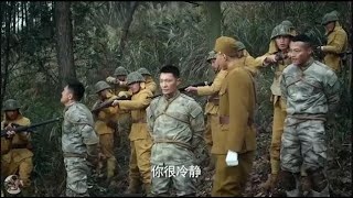 [Фильм «Спецназ»] Трое связанных солдат специального назначения сопротивлялись, разрушая японский аэ