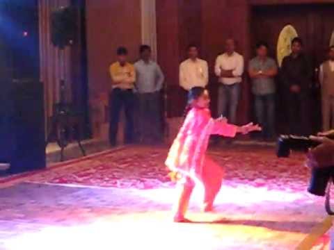 Jasmine Kaur Hanjra - Mehndi Mehndi Gidhe Vich Nachdi