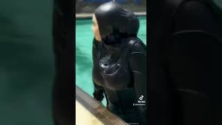 Berenang Pakai Hijab Still Stylish