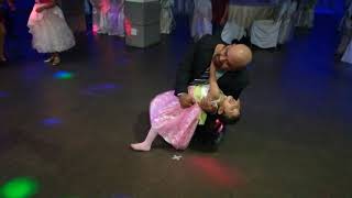 Padre E Hija Bailando