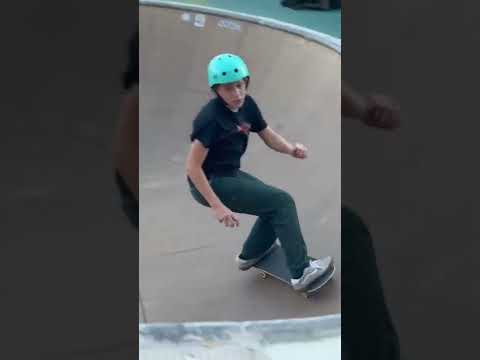 Anders ripping line in the bowl