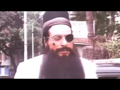 Kadar Khan as Parsi Bawa - Baap Numbri Beta Dus Numbri Scene