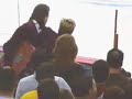 Domi fights with a fan.
