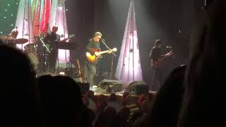 Watch Vince Gill The Christmas Song video