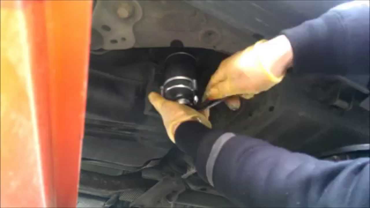 How to change replacement Fuel Diesel filter Volvo S60 2.4 2003 замена